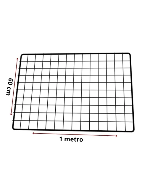 Tela aramada preta de 60 x 100 cm com malha quadrada, apoiada na vertical